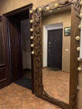 Рама с зеркалом и декорацией